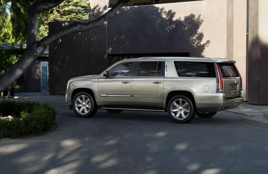  Cadillac Escalade ESV 2015 года  (фото 8 из 10)